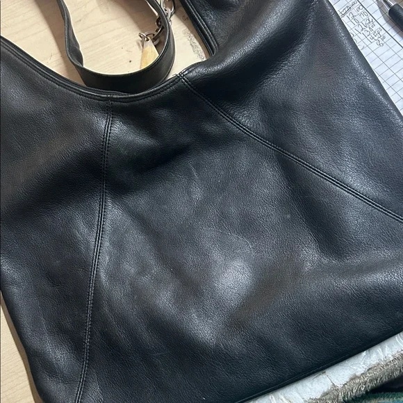 Elegant Black Leather Crossbody Bag - Picture 7 of 12